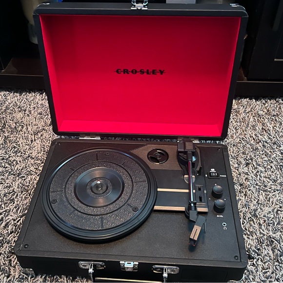 New Open Box Crosley Model:CR8005G-BK S/N:690751223 Travel TurnTable . - Picture 1 of 16